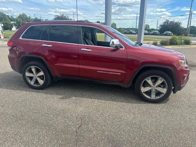 Used 2015 Red Jeep Limited image 2