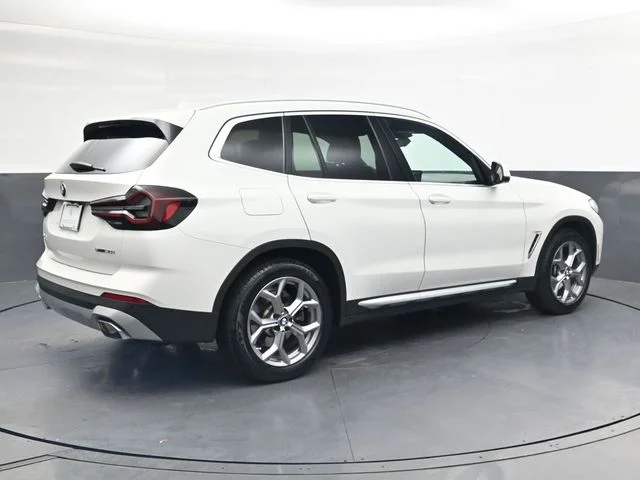 Used 2023 White BMW sDrive30i image 4