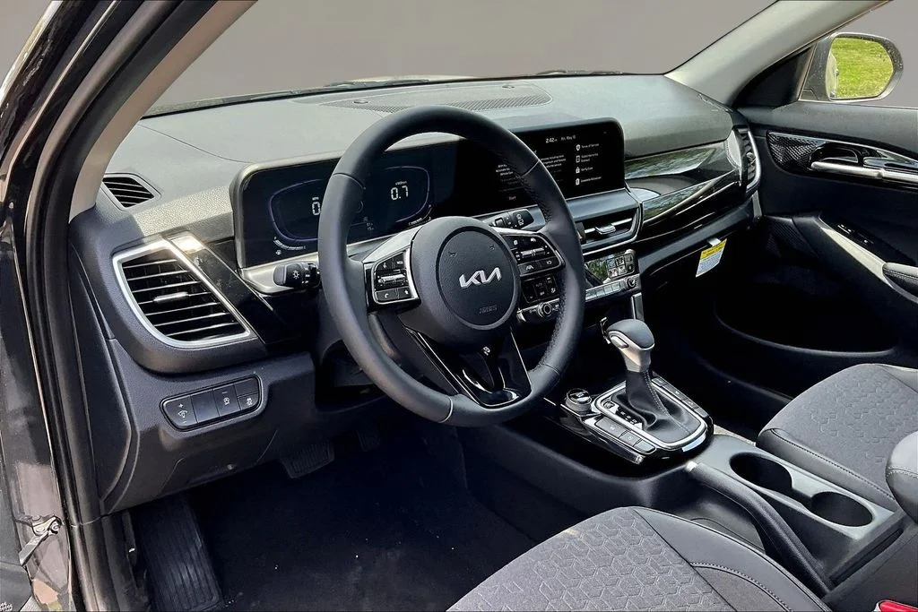 New 2026 Gravity Gray Kia S image 7