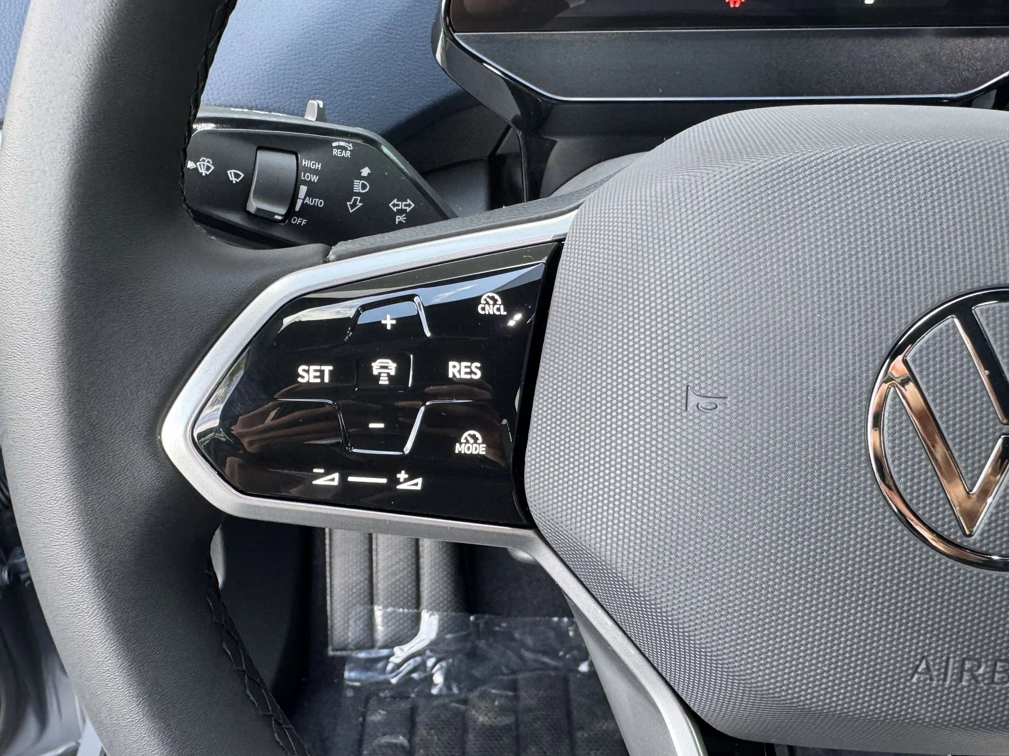 New 2026 Pure Gray w/Black Roof Volkswagen Pro S Plus image 18