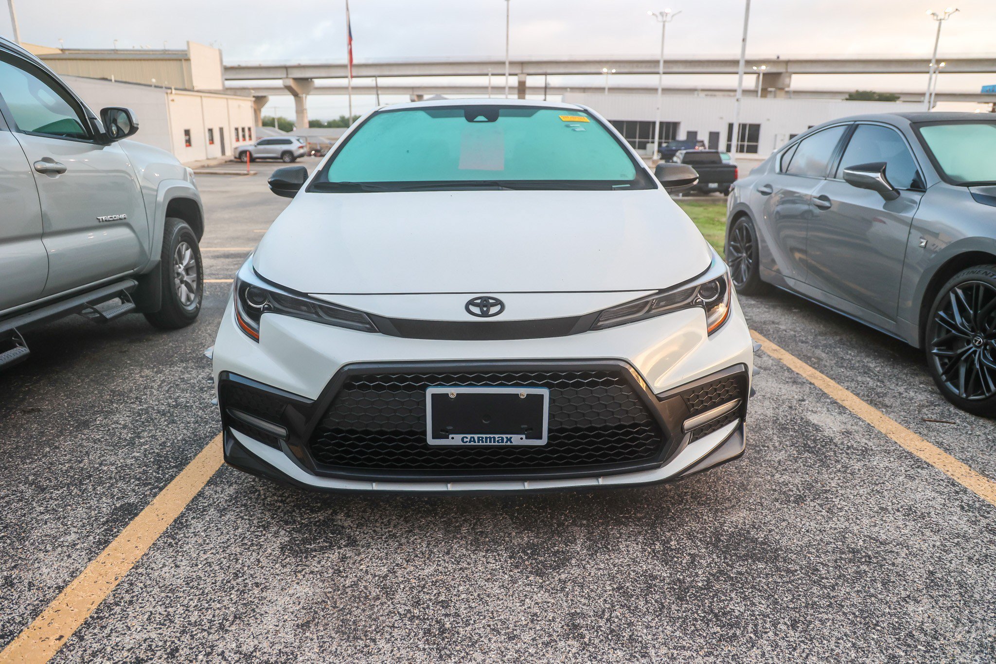 Used 2020 White Toyota SE image 3