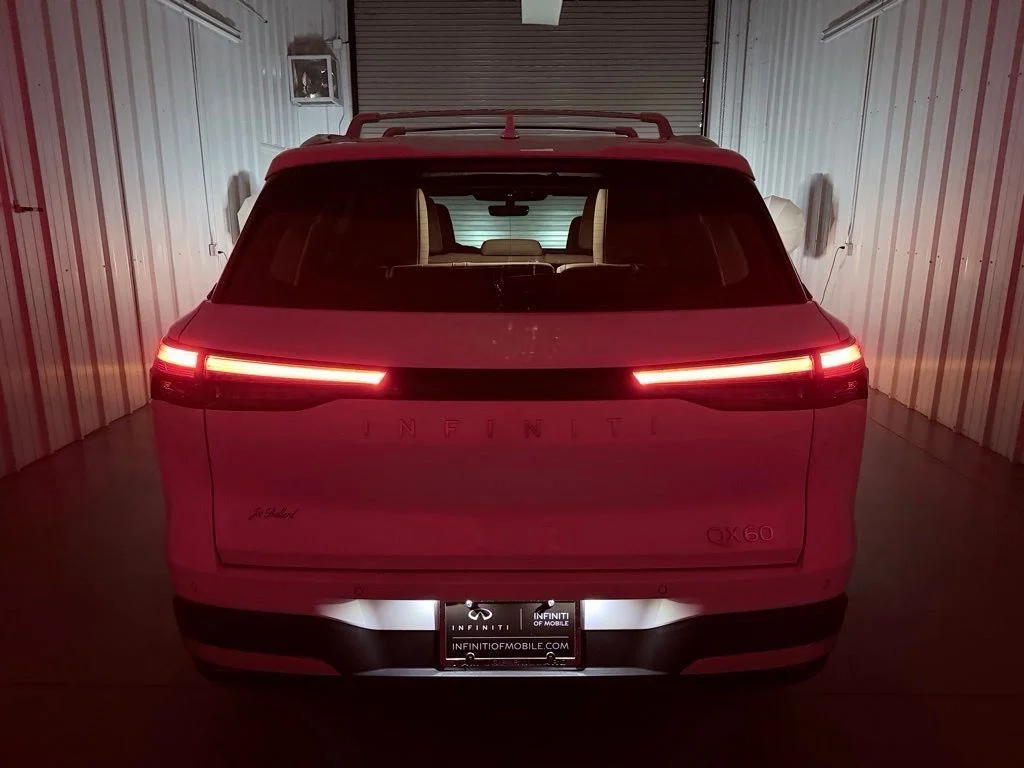 New 2027 RADIANT WHITE INFINITI Luxe FWD image 10