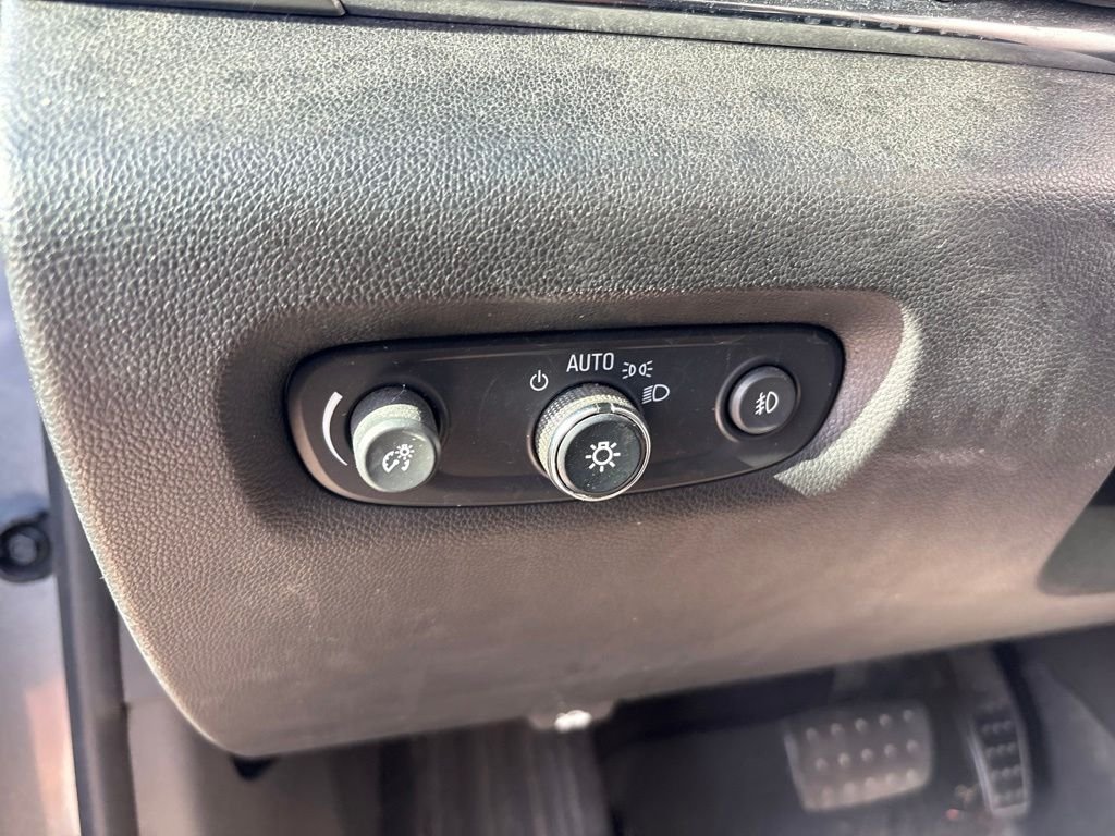 Used 2018 Satin Steel Metallic Chevrolet 3LT image 15