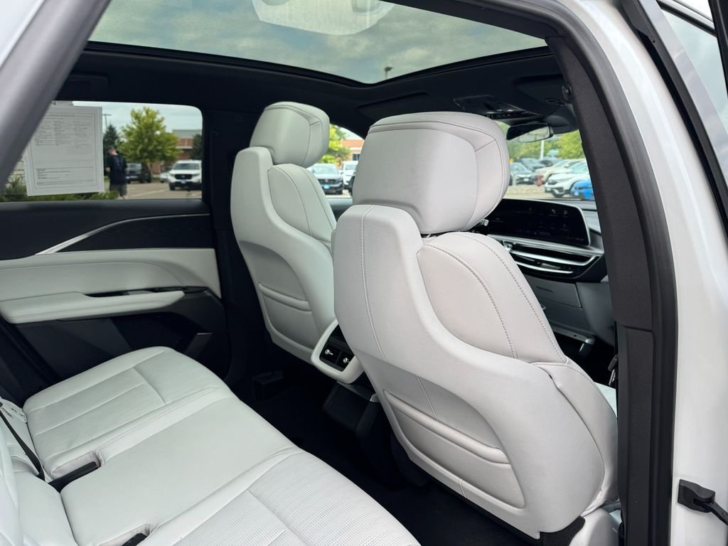 Used 2024 Crystal White Cadillac Sport image 34