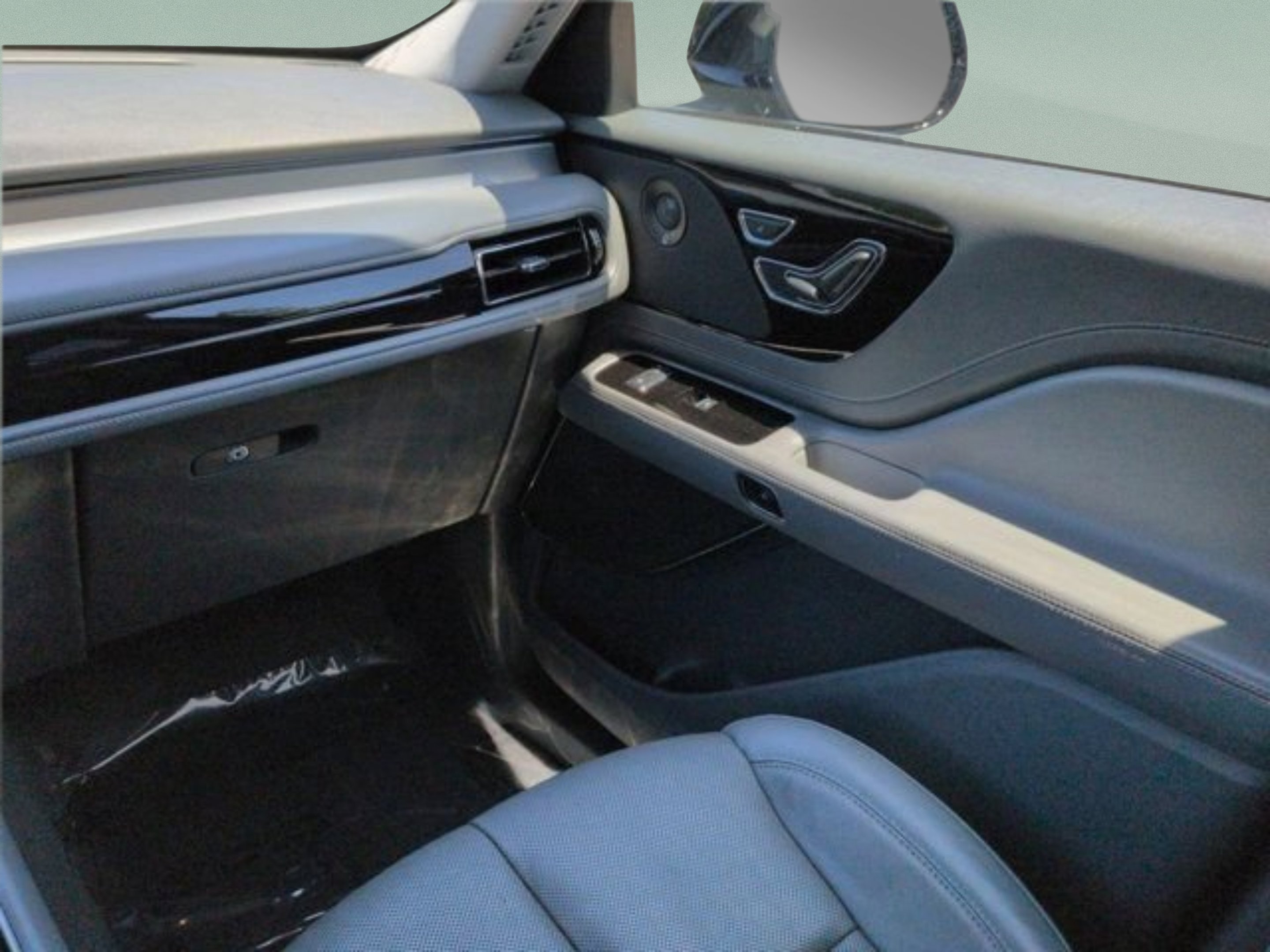 Used 2021 Black Lincoln Reserve image 17