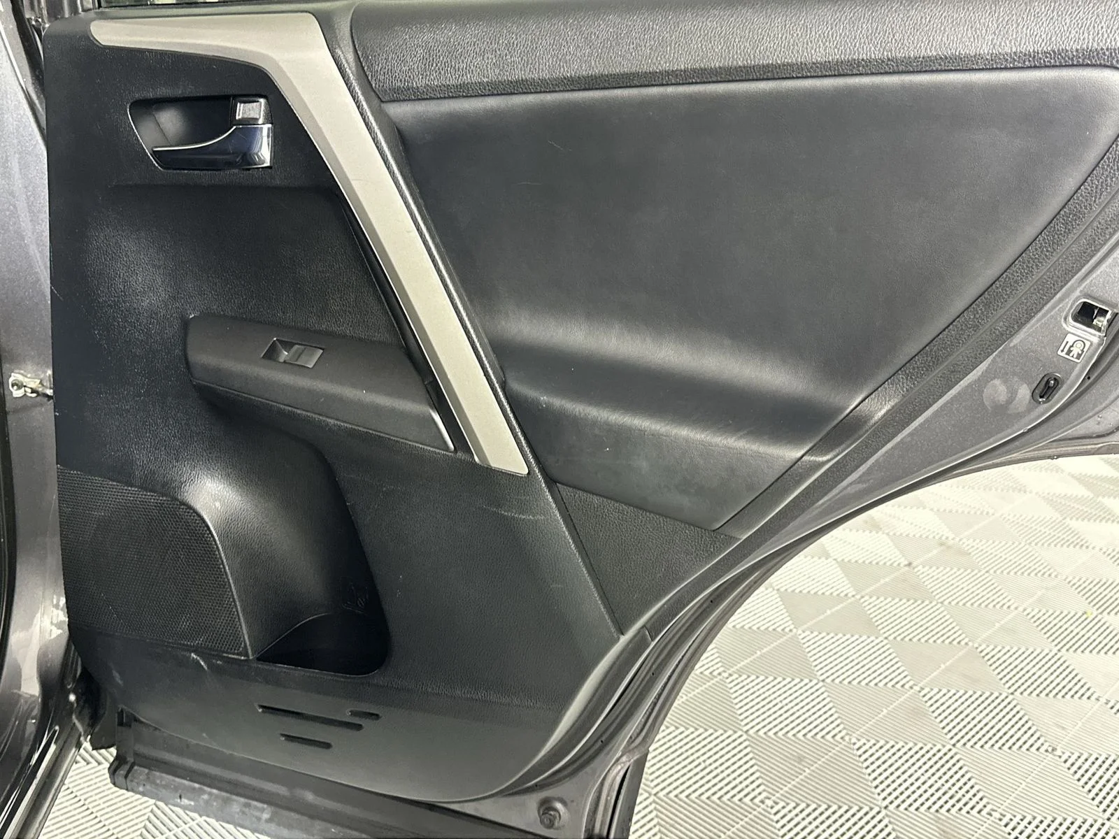 Used 2016 Gray Toyota XLE image 31
