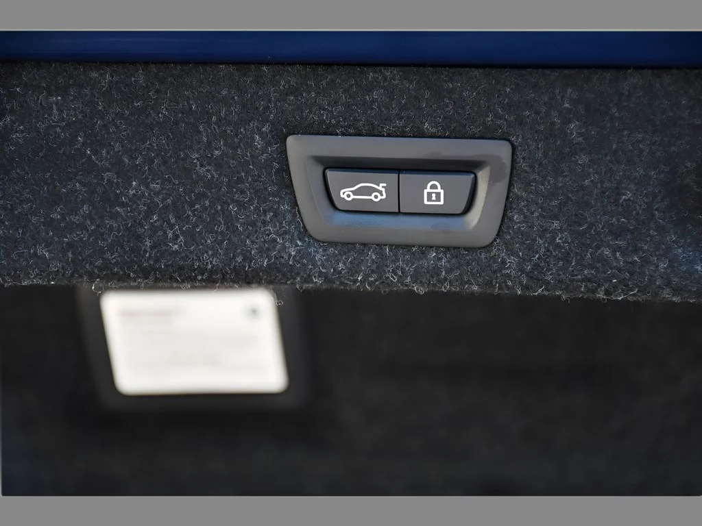 Used 2022 Blue BMW 540i xDrive image 25