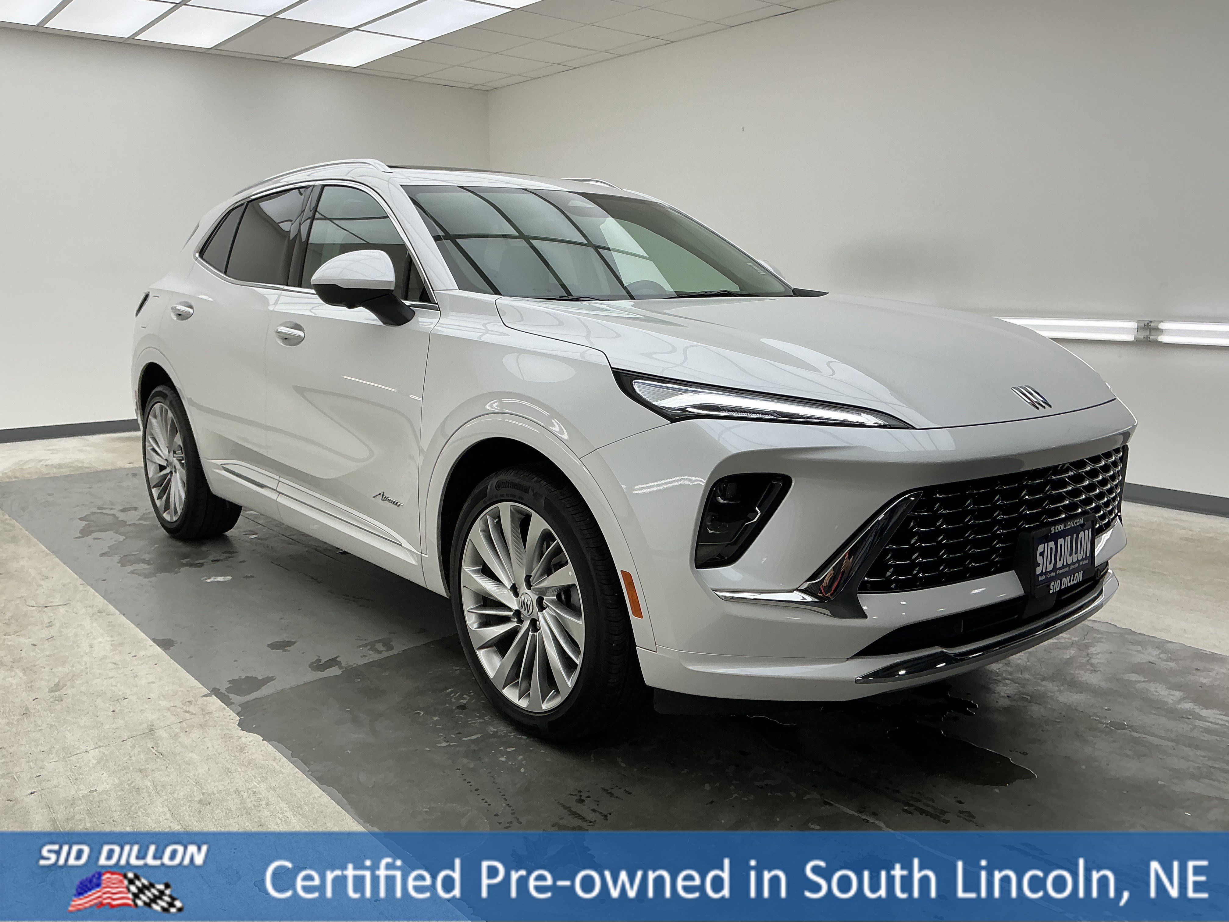 Certified Used 2025 White Frost Tricoat Buick Avenir image 3