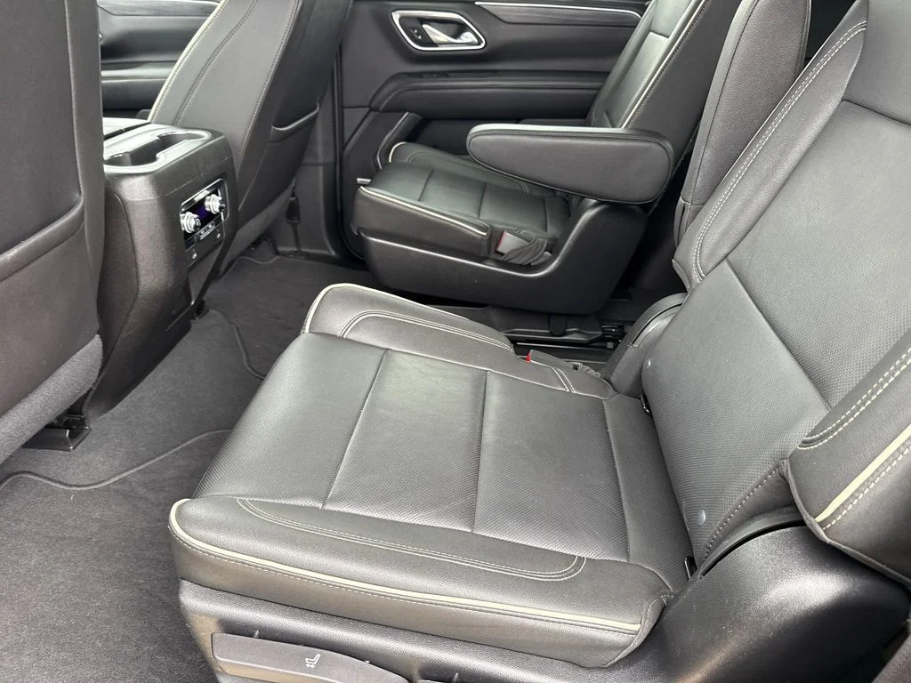 Used 2023 Silver GMC SLT image 18