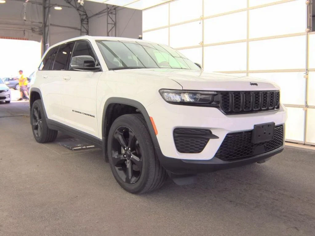 Used 2023 Bright White Clearcoat Jeep Altitude X image 3