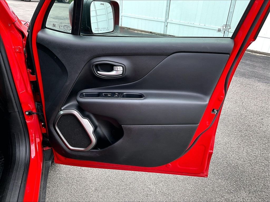 Used 2023 Colorado Red Clearcoat Jeep Latitude image 12