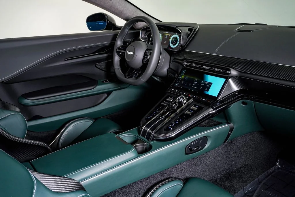 Used 2025 Q Chiltern Green Aston Martin Coupe image 16