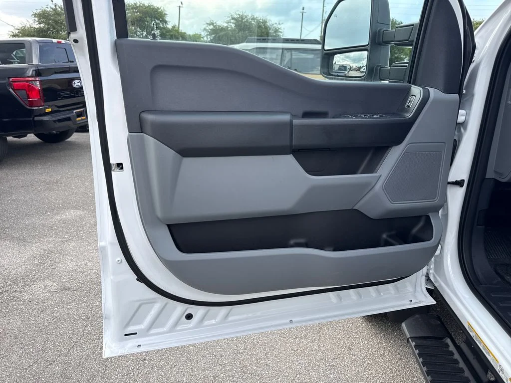 2026 Ford F-550 Super Duty Chassis Cab XL - Photo 17