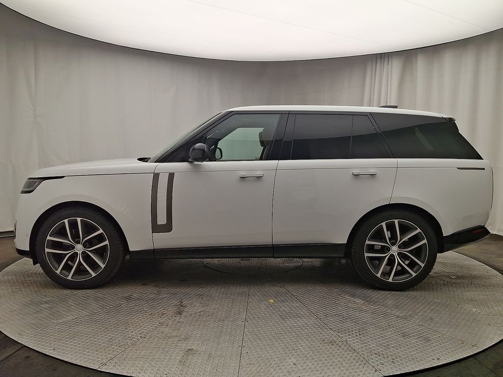 Certified Used 2024 Fuji White Land Rover SE image 7