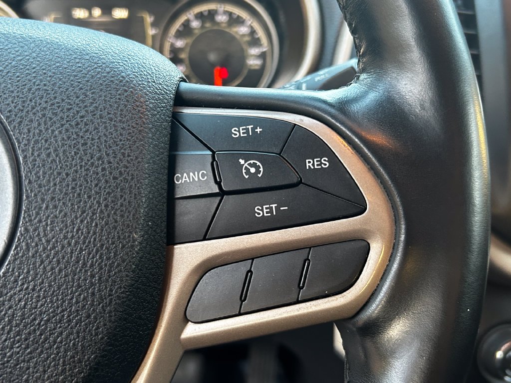 Used 2017 Billet Silver Metallic Jeep Latitude image 15