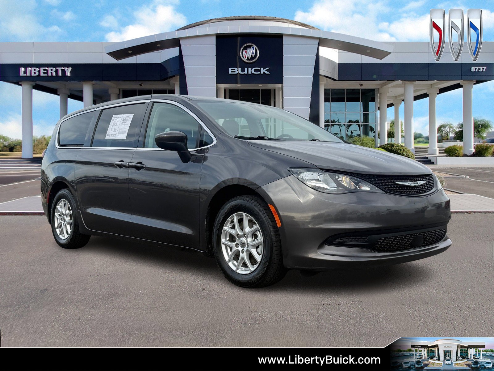 2022 Chrysler Voyager LX's photo