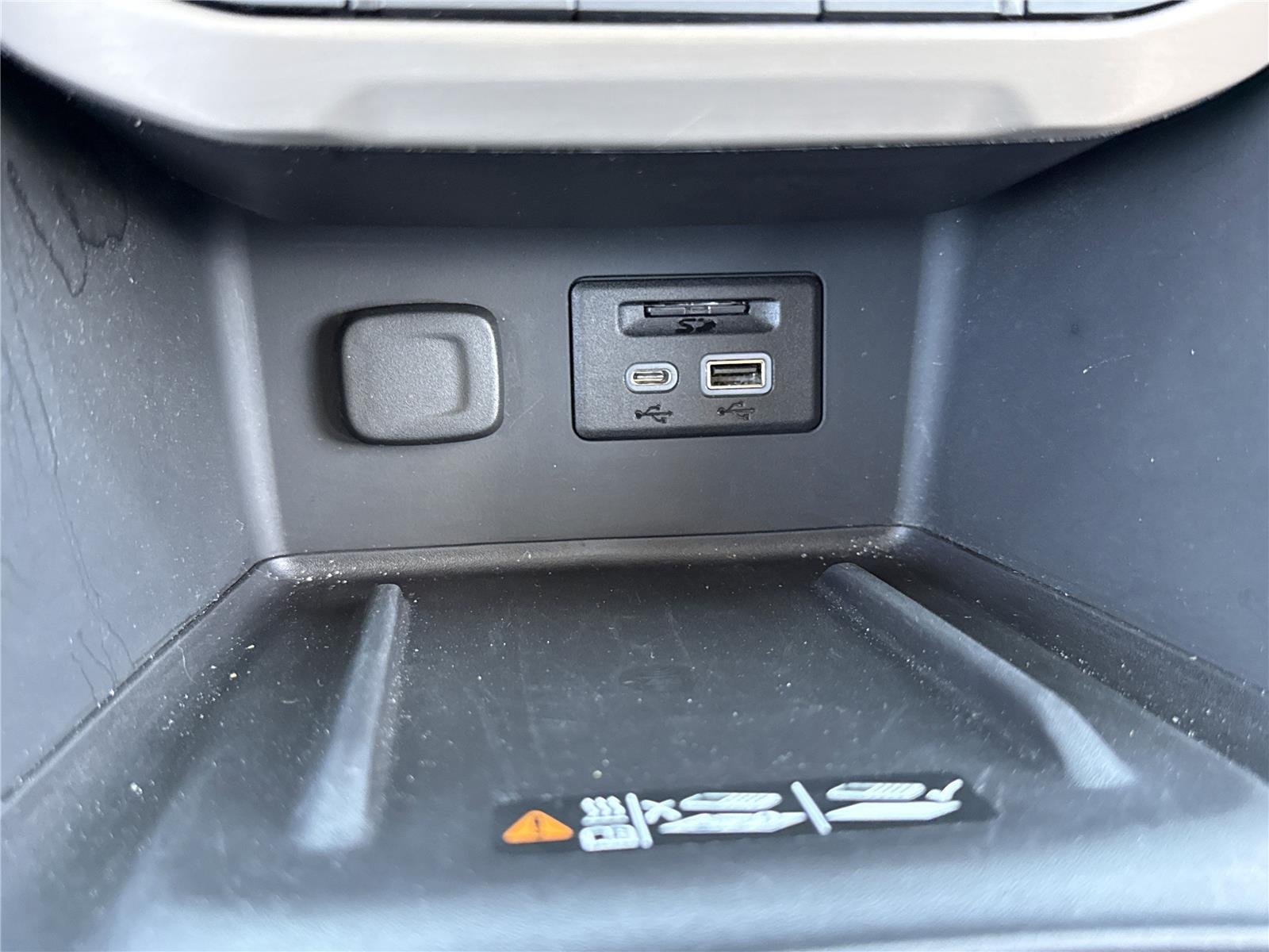 Used 2023 White Frost Tricoat GMC Denali image 10