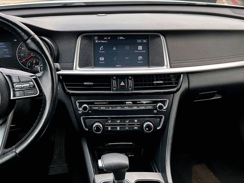 Used 2020 Silver Kia SE image 18