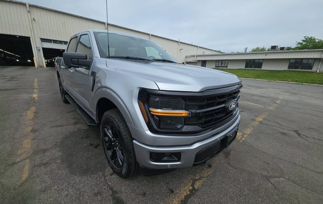 Used 2025 Silver Ford XLT image 2