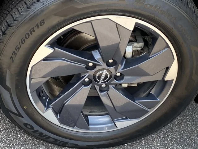 Used 2024 Gray Nissan SV image 31