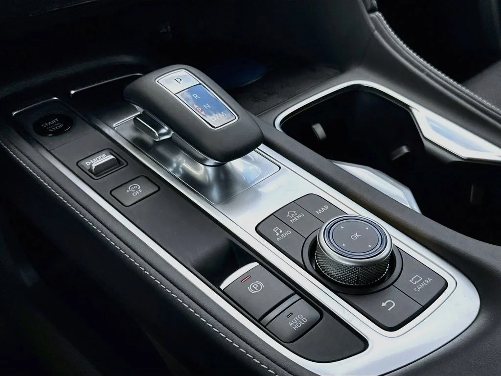New 2027 HARBOR GRAY INFINITI Luxe FWD image 17