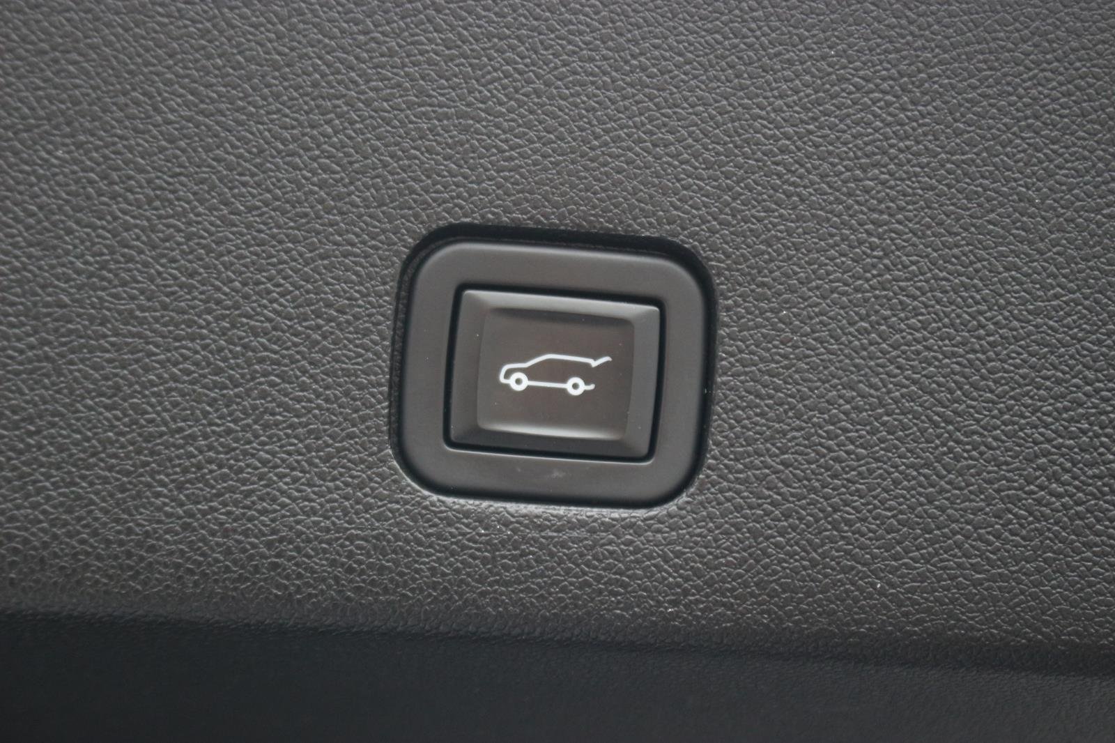 Used 2020 RADIANT SILVER METALLIC Cadillac AWD Premium Luxury image 11