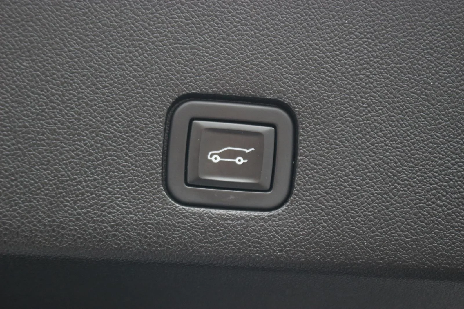 Used 2020 RADIANT SILVER METALLIC Cadillac AWD Premium Luxury image 11