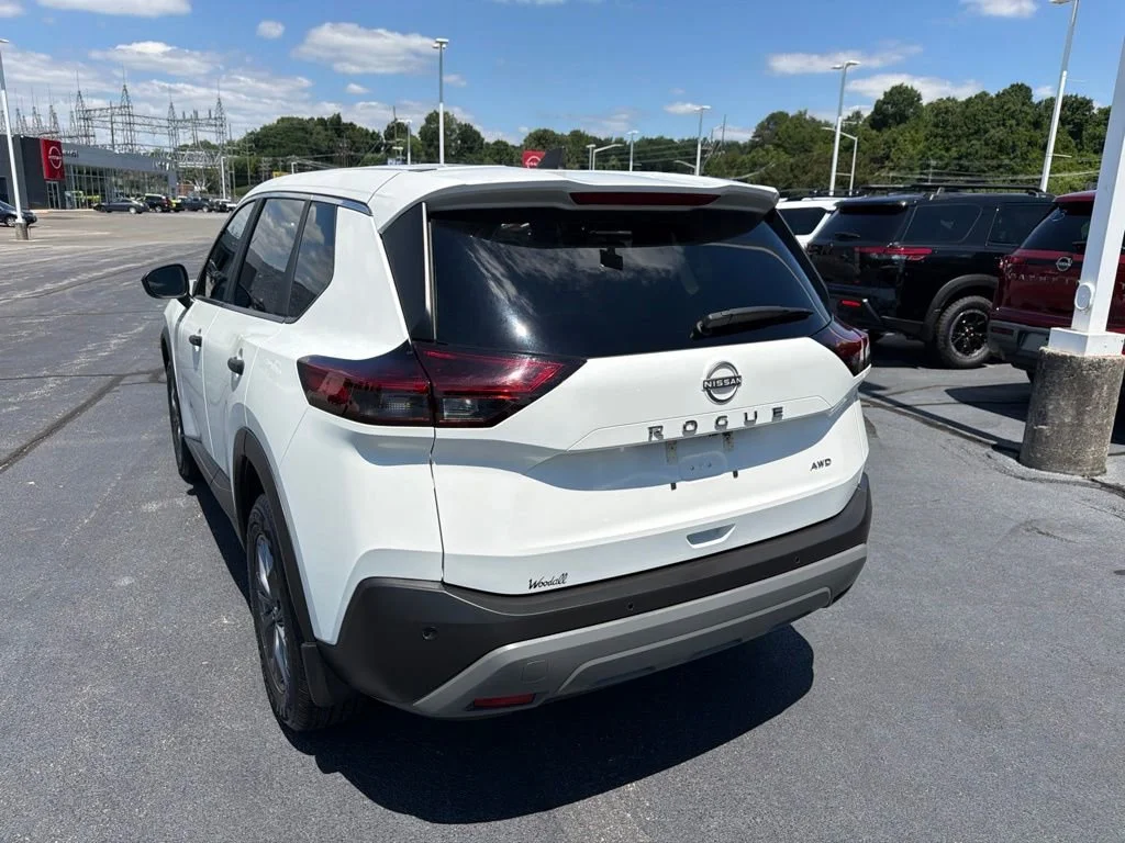 Used 2023 Qak/glacier Wh Nissan S image 5