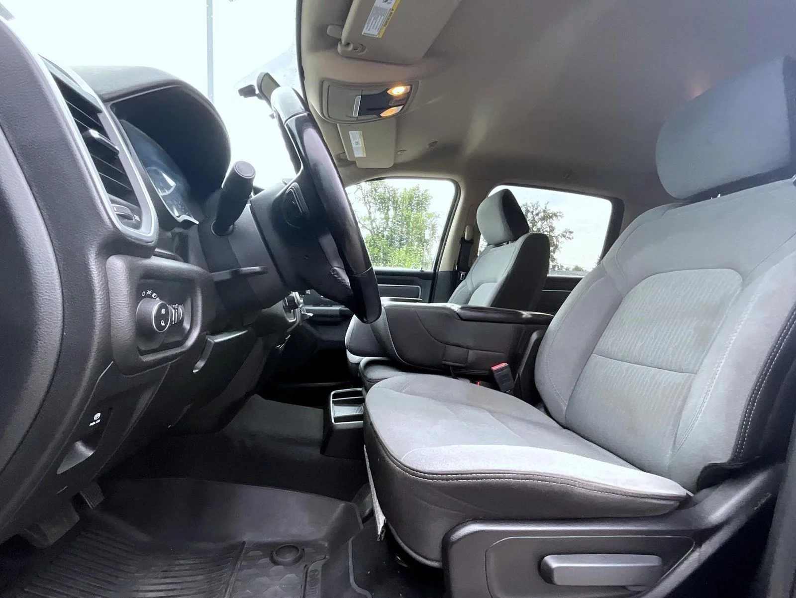 Used 2019 White Ram Big Horn/Lone Star image 11
