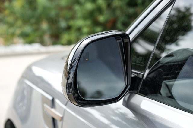 Used 2024  Land Rover Dynamic SE image 50