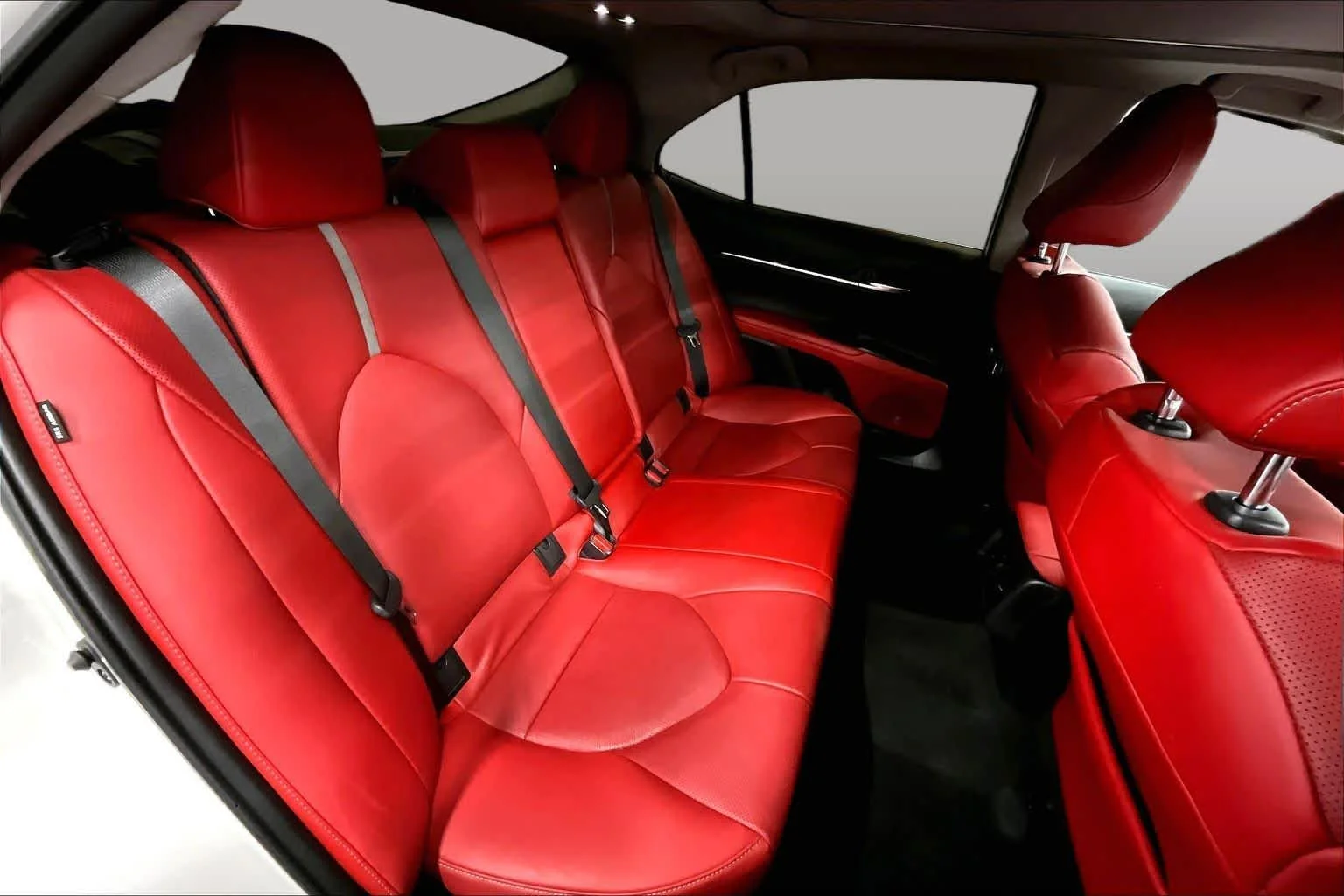 Used 2020 Wind Chill Pearl Toyota XSE image 20