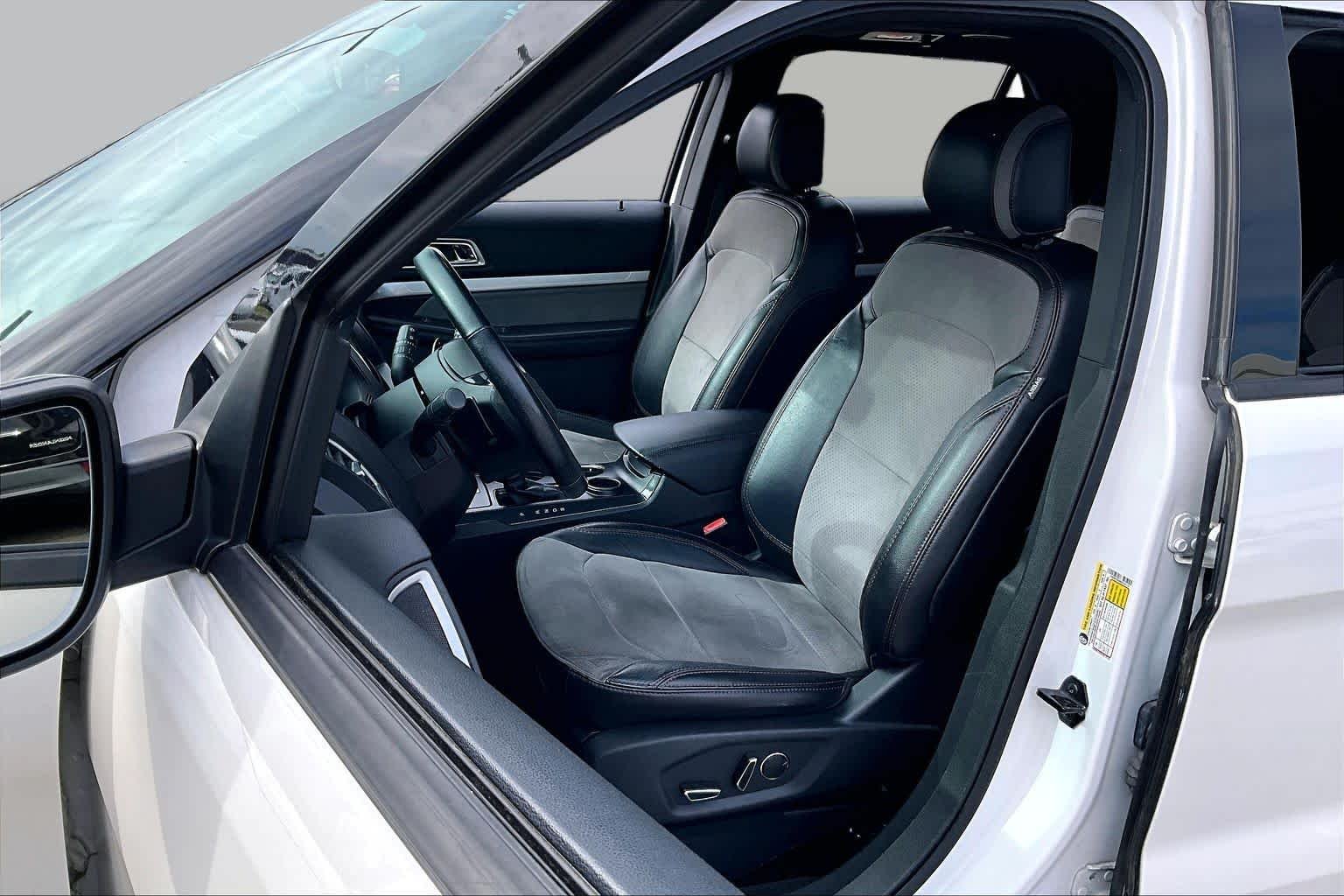 Used 2017 White Platinum Metallic Tri-Coat Ford XLT image 7