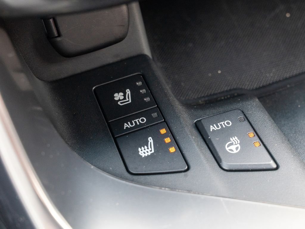 Used 2023 White Lexus 600 F SPORT image 32