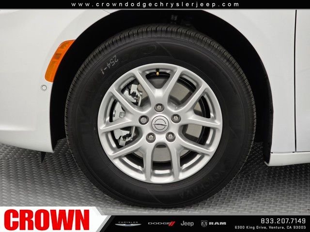 New 2025 Bright White Clear-Coat Exterior Paint Chrysler Select image 9