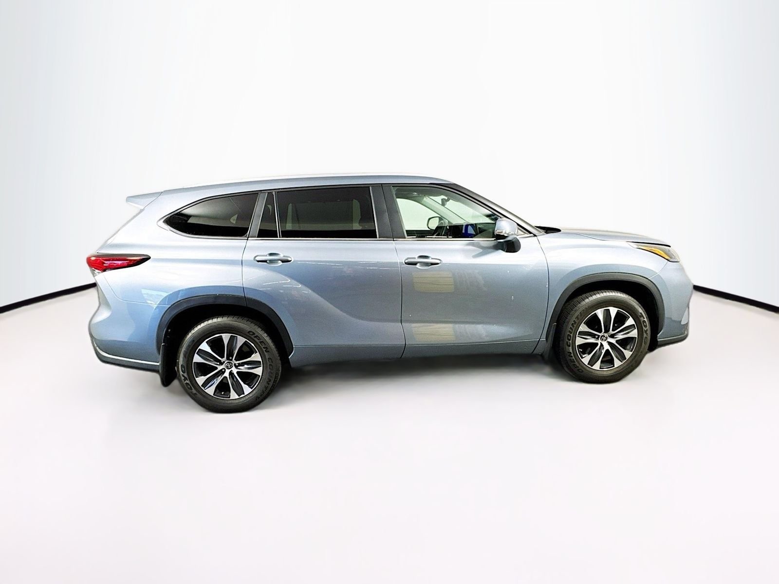 Used 2023  Toyota XLE image 9