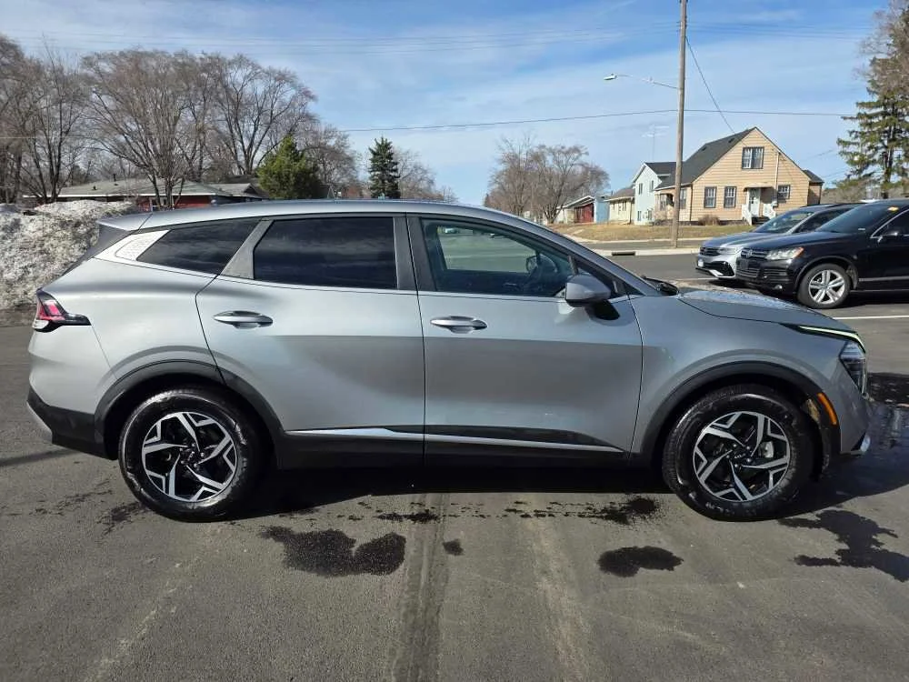 2024 Kia Sportage 2.5 LX AT's photo