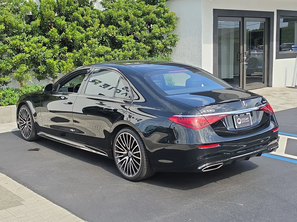 Used 2023 Black Mercedes-Benz S 580 image 3