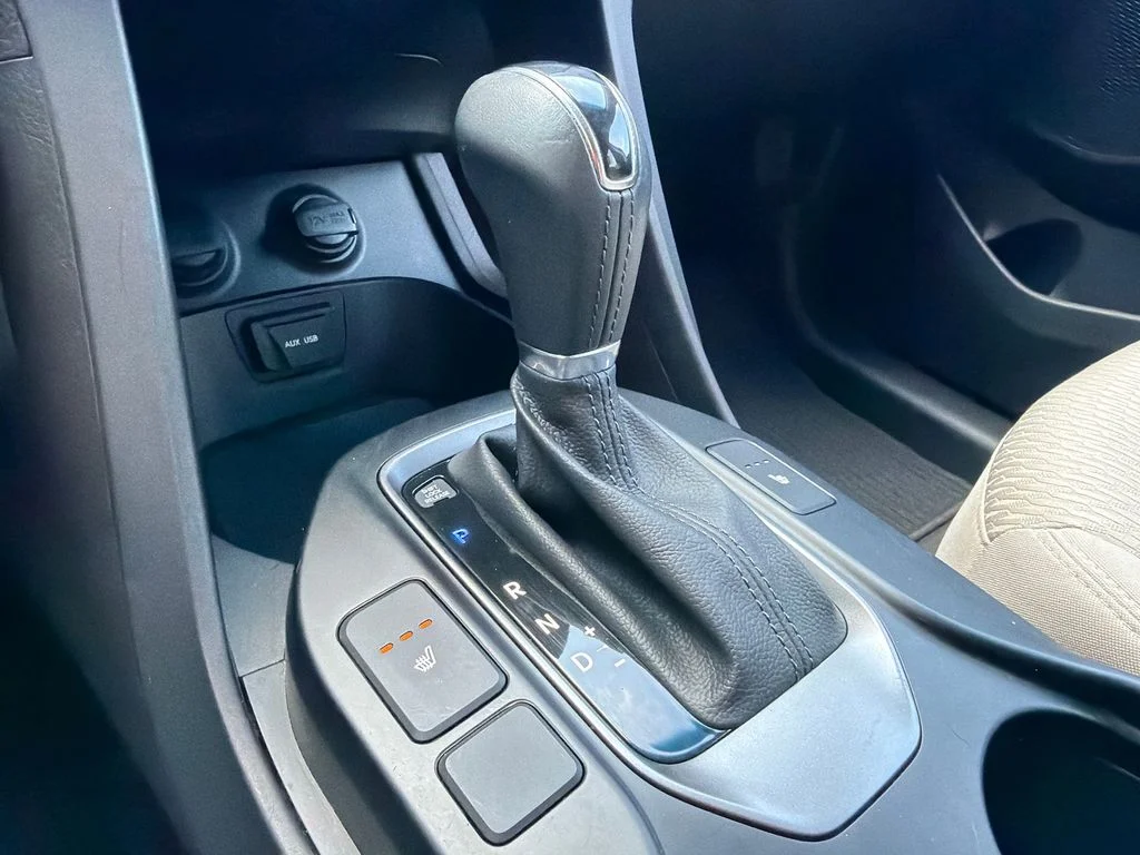 Used 2014 Red Hyundai Base image 31