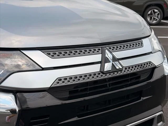 Used 2020 Gray Mitsubishi SE image 6