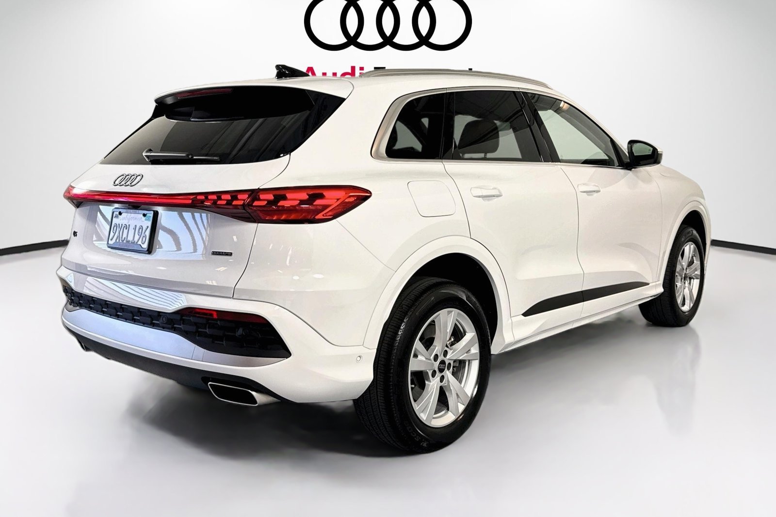 Used 2025 Arkona White Audi Premium image 5