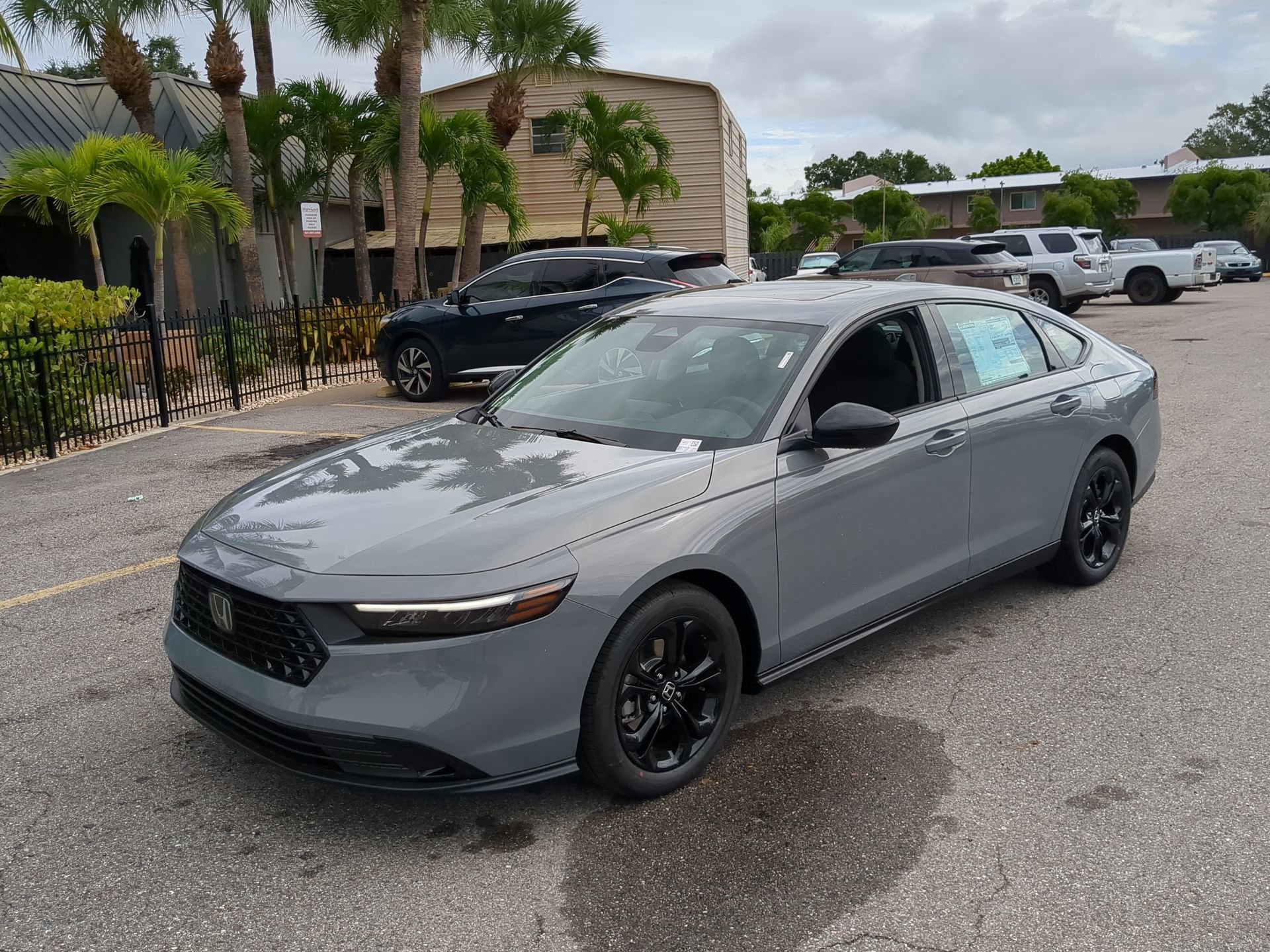 New 2025 Urban Gray Pearl Honda SE image 10