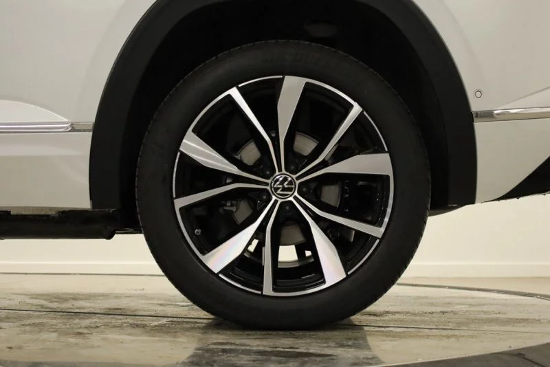 New 2026 White/off-white Volkswagen 2.0T SEL Premium R-Line image 41