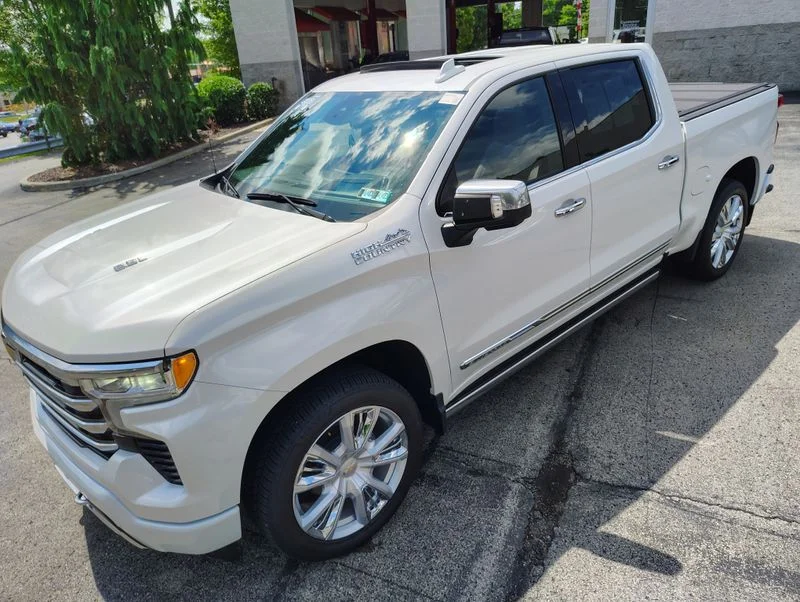 Used 2025 Beige Chevrolet High Country image 20