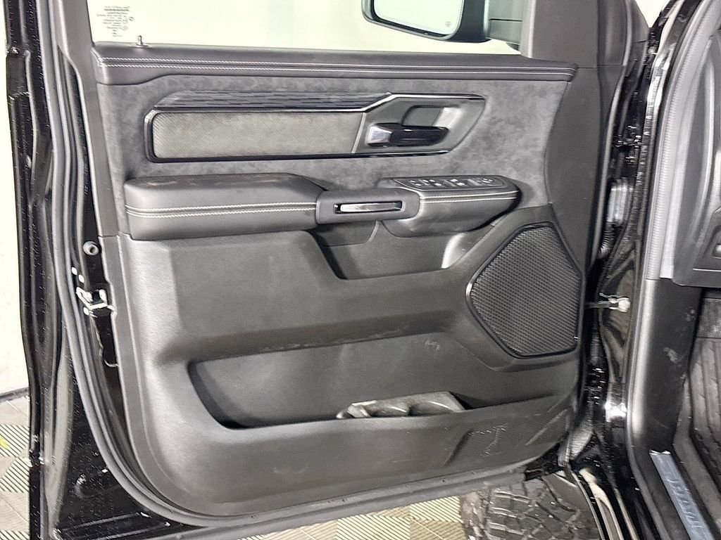 New 2026 Diamond Black Crystal Pearl-Coat Exterior Paint RAM RHO image 10
