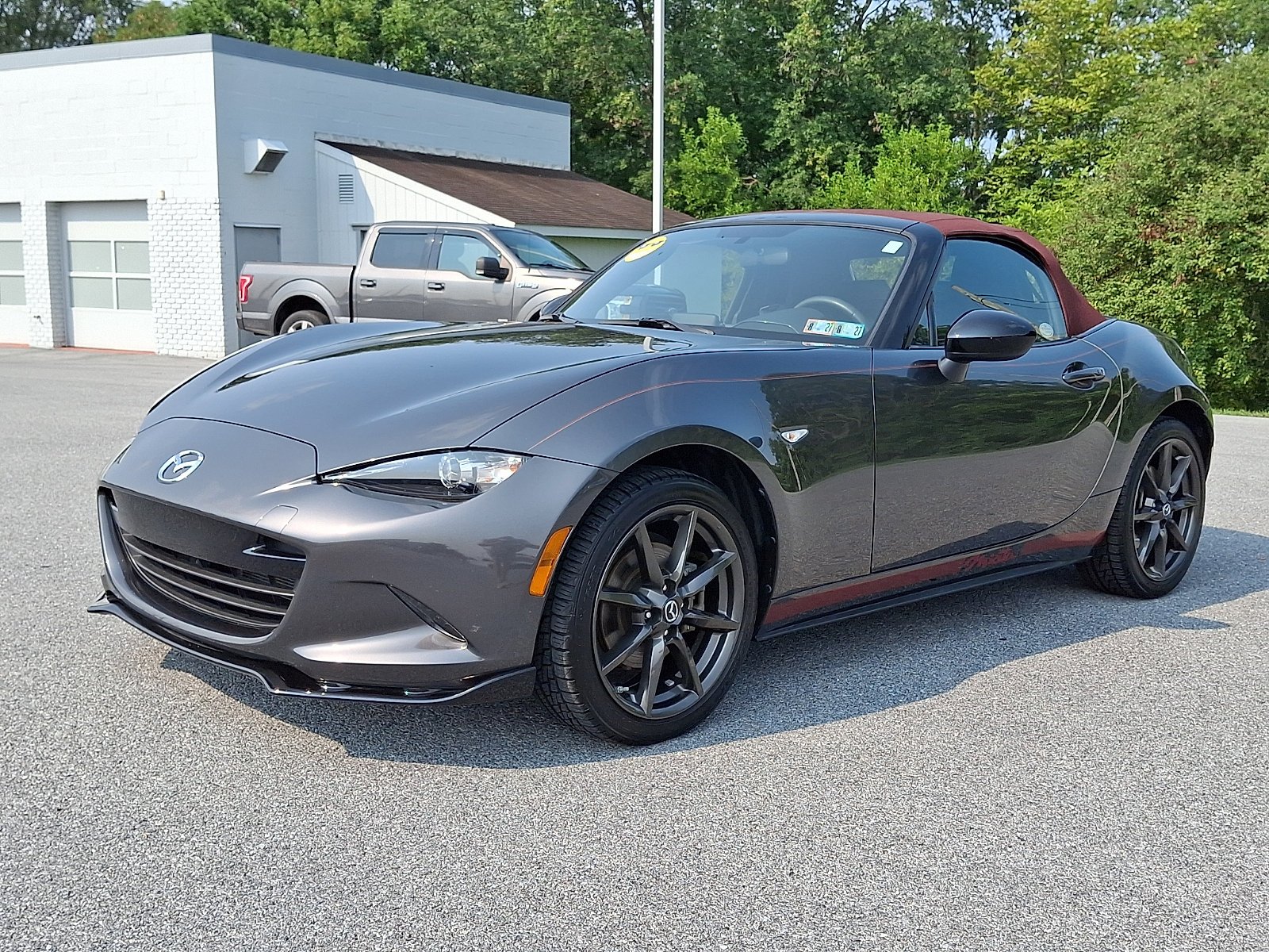 Used 2018 Machine Gray Mazda Club image 5