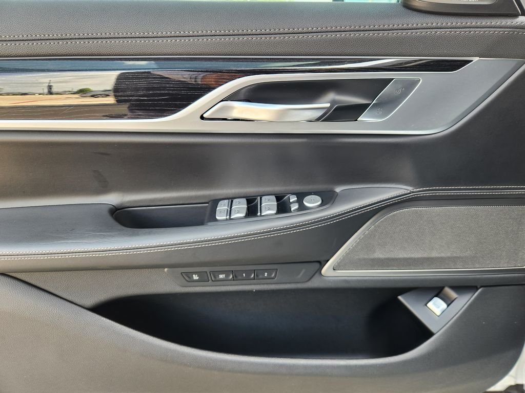 Used 2019 White Metallic BMW 750i image 22