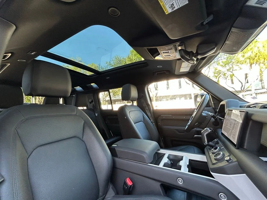 Used 2025 Black Land Rover S image 44