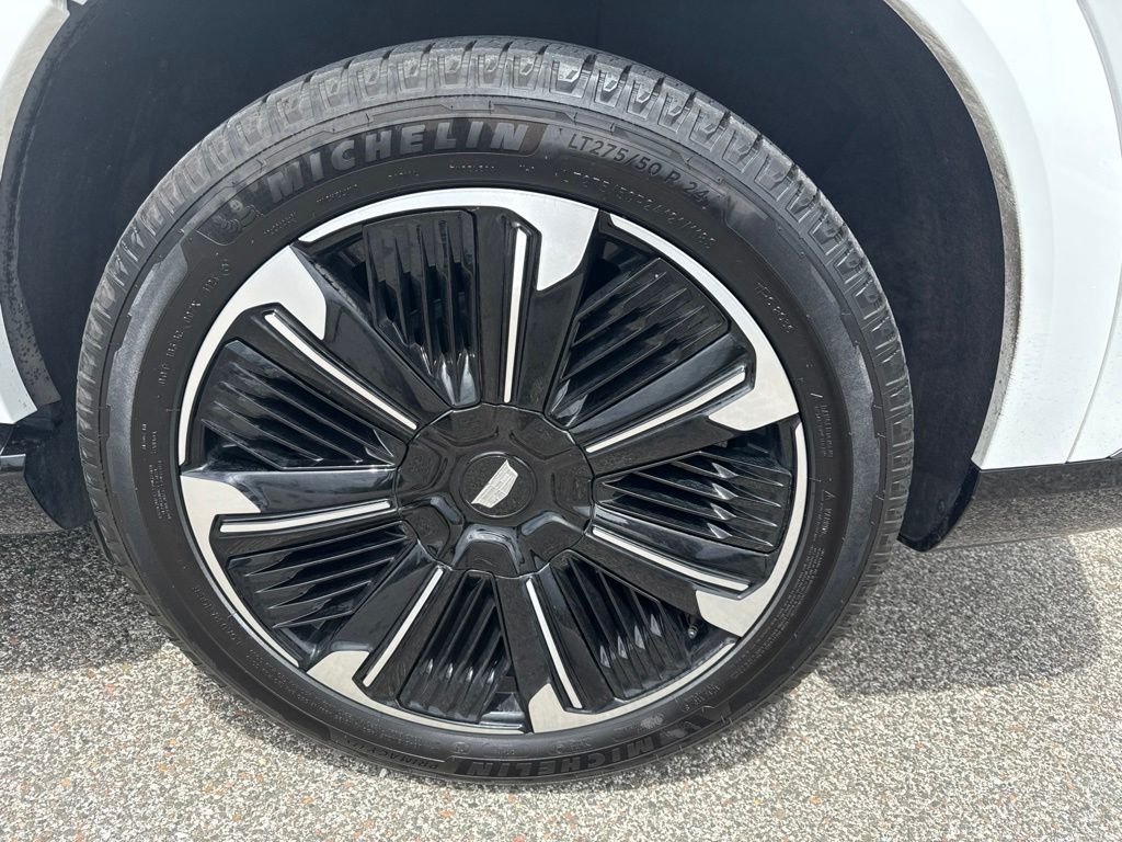 Used 2025 White Cadillac Sport 2 image 6