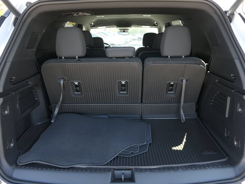 2027 Chevrolet Traverse LT - Photo 22