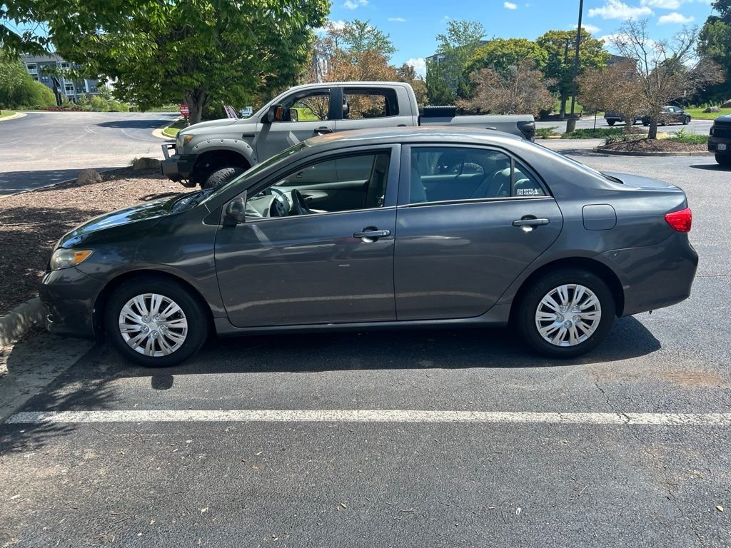 Used 2010 Gray Toyota LE image 5